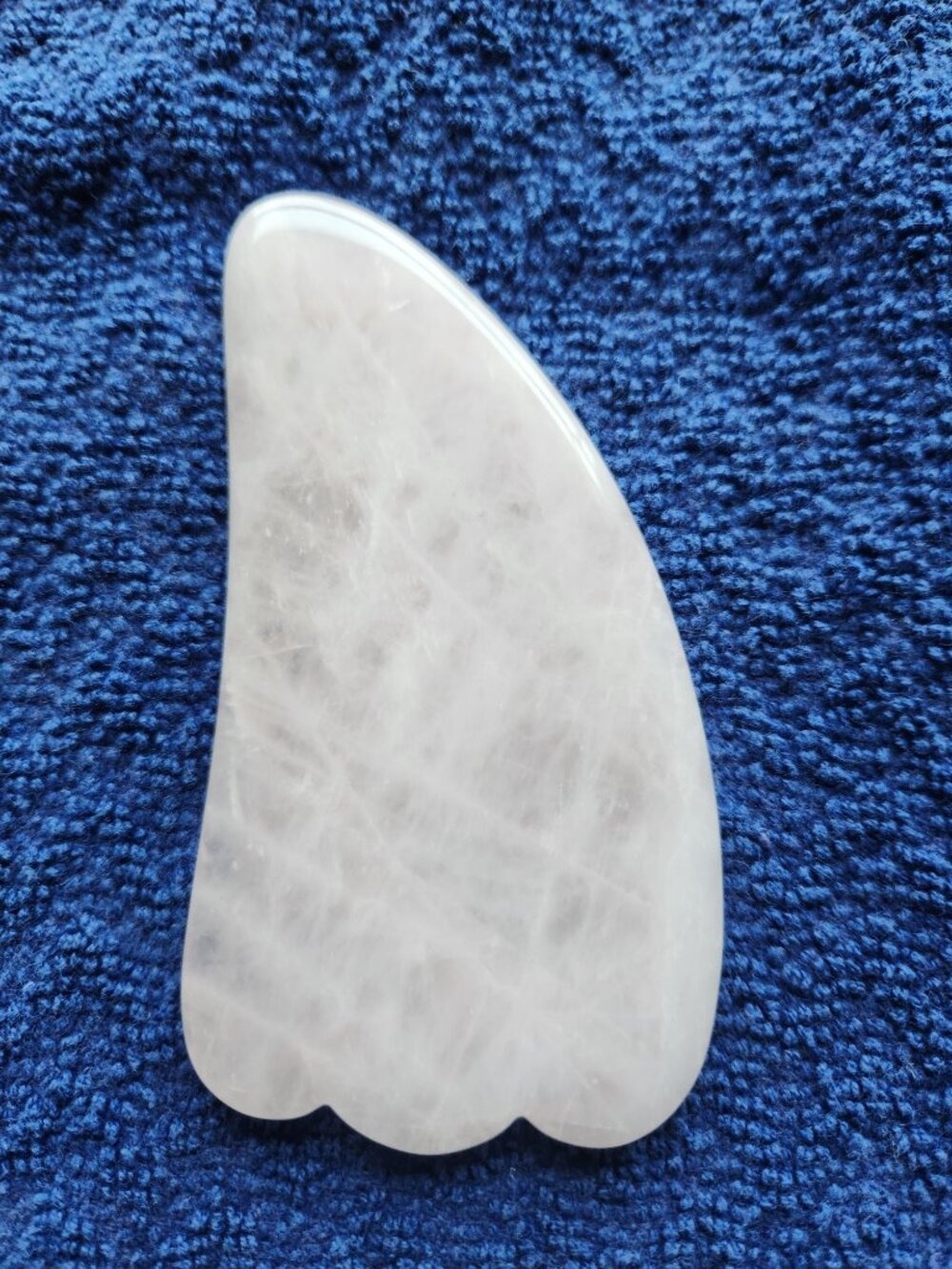 The Body Shop Rose Quartz Gua Sha Stone Facial Tool NEW - Picture 2 of 5